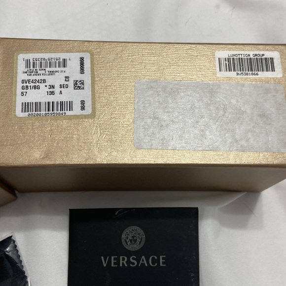 Versace sunglasses box with authenticity booklet, wipe cloth,tag,case set - Picture 3 of 4